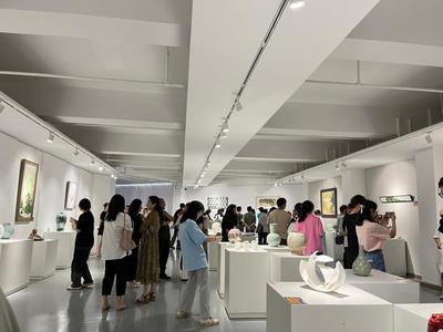 2022中韩陶瓷艺术交流展在景德镇陶瓷大学开幕